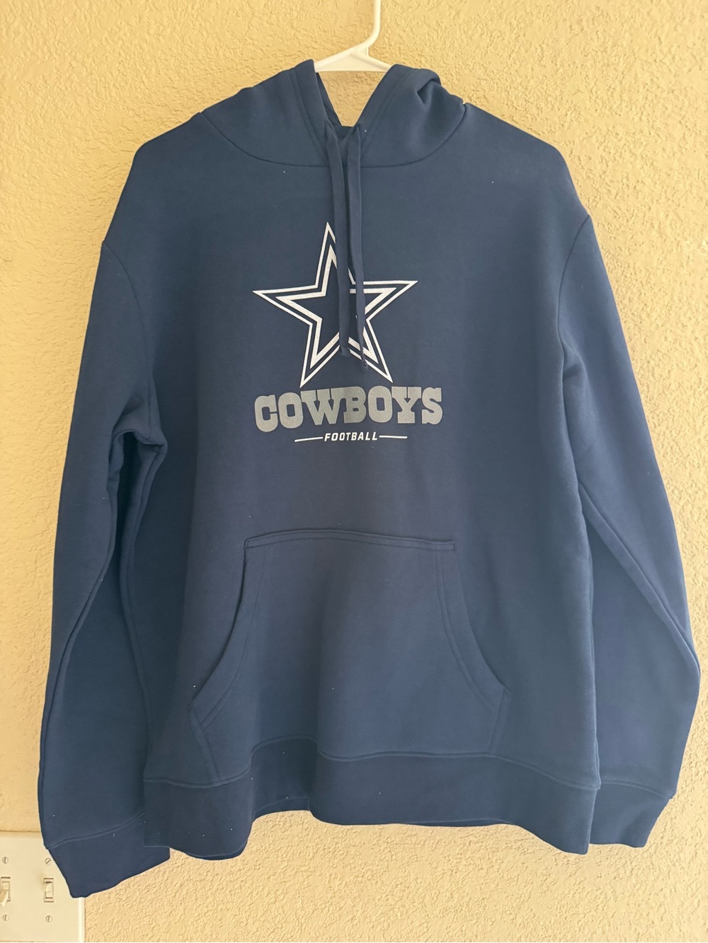 Fanatics Men’s Dallas Cowboys Navy Hoodie. Brand New, No Tags. FreeTee